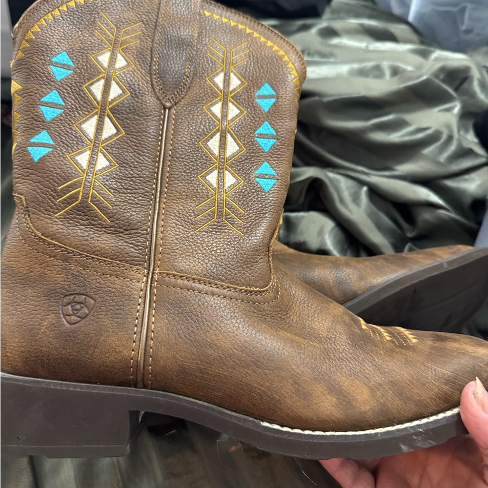 Ariat Brown Leather Western Boots with Turquoise Accents